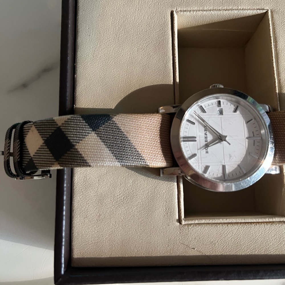 Burberry Women’s Watch - Picture 5 of 8